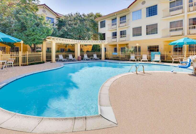 Hotel La Quinta By Wyndham Dallas   Addison Galleria