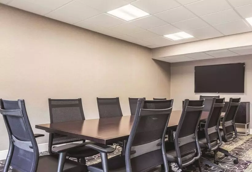 هتل La Quinta By Wyndham Shreveport Airport