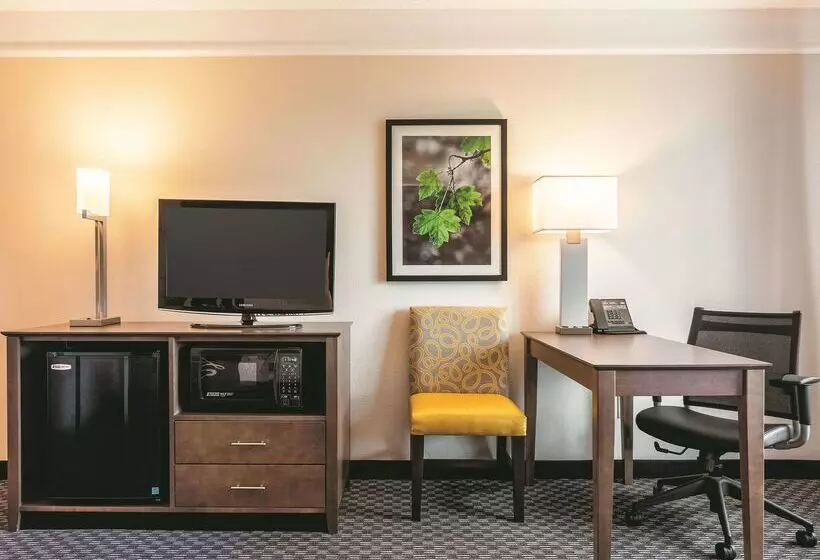 هتل La Quinta By Wyndham Shreveport Airport