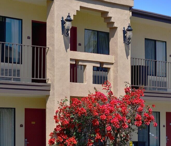 فندق Lamplighter Inn & Suites At Sdsu