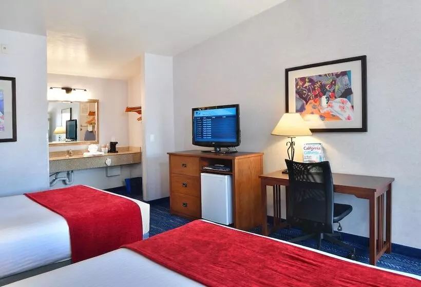 Отель Lamplighter Inn & Suites At Sdsu