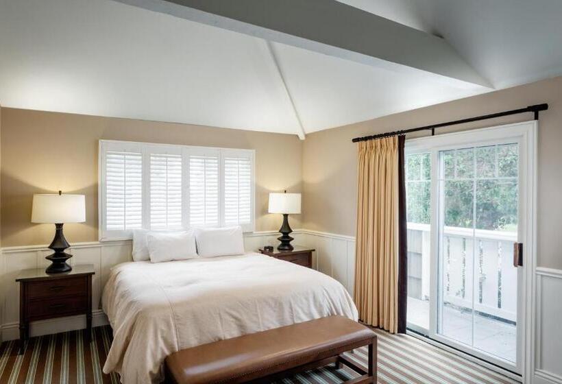 هتل Lighthouse Lodge & Cottages