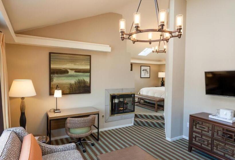 هتل Lighthouse Lodge & Cottages