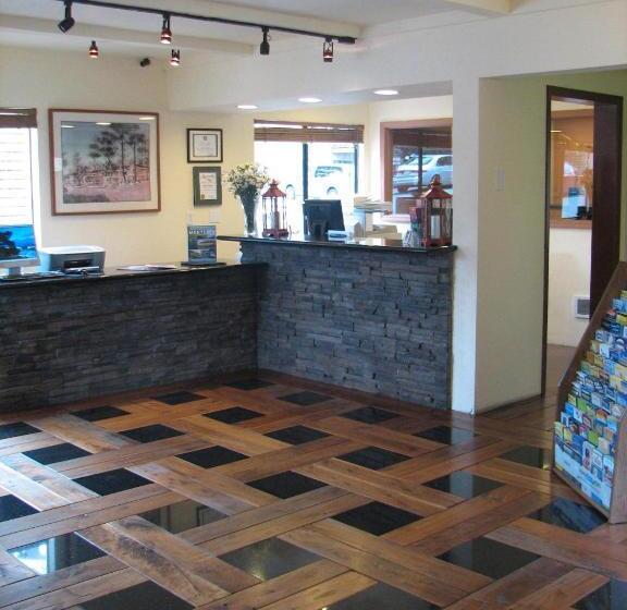 هتل Lighthouse Lodge & Cottages