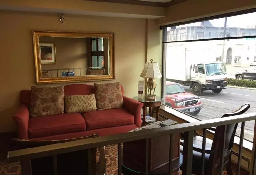 ホテル Lombard Inn