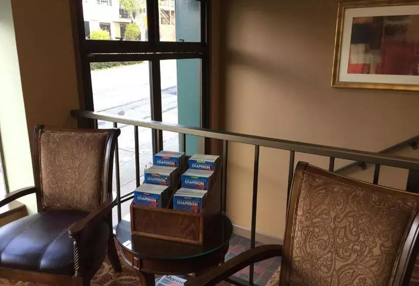 ホテル Lombard Inn