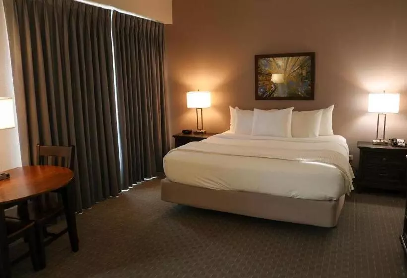 בית מלון כפרי Lone Tree Golf Club And