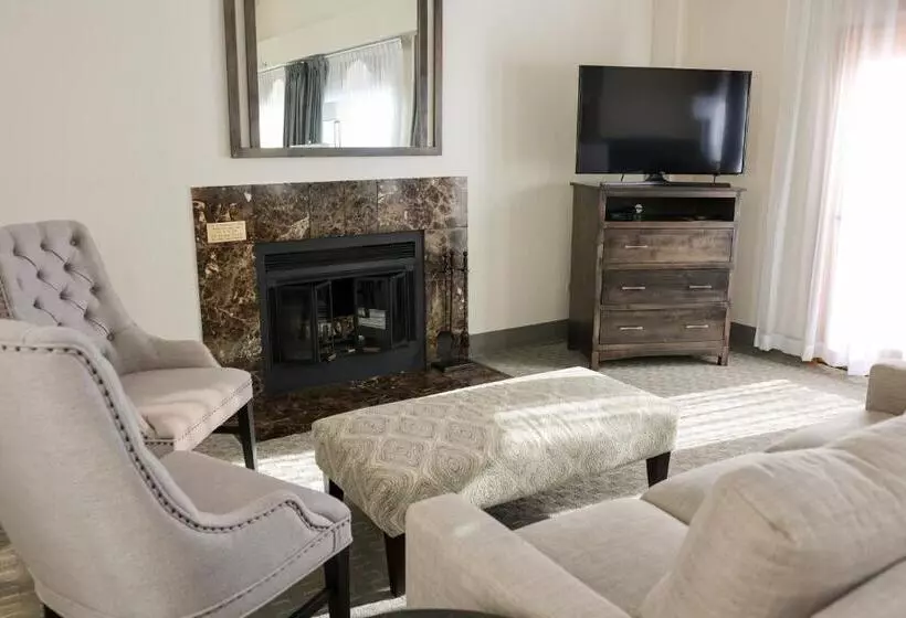 בית מלון כפרי Lone Tree Golf Club And