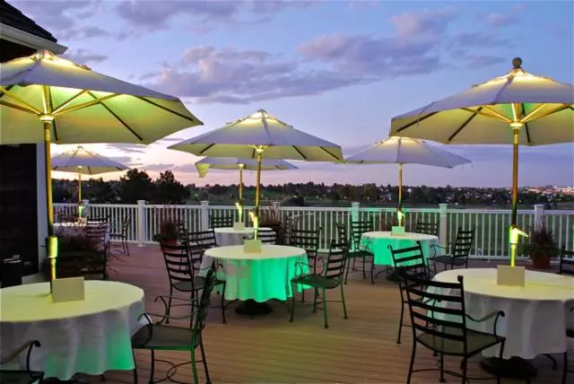 בית מלון כפרי Lone Tree Golf Club And