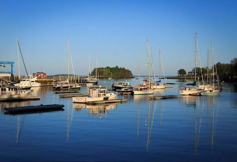 בית מלון כפרי Lord Camden Inn