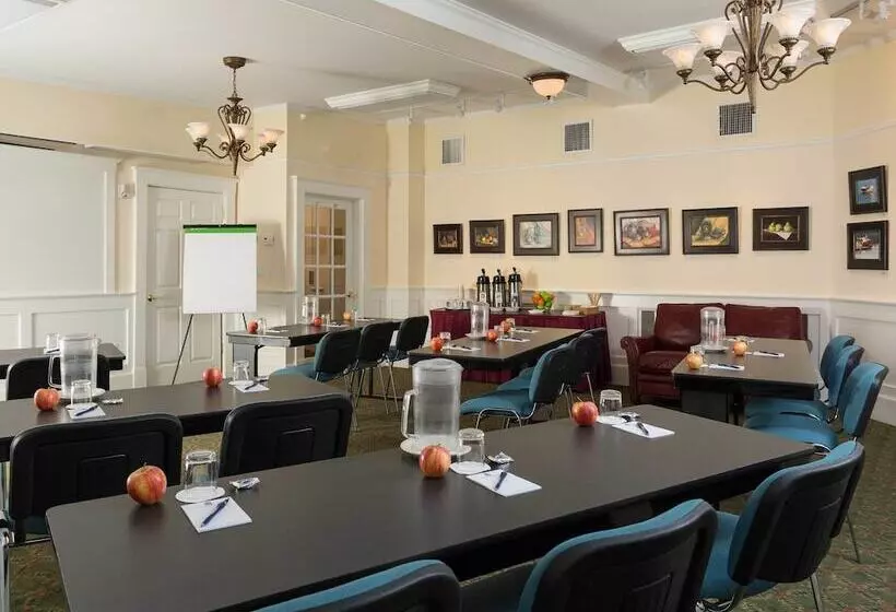 בית מלון כפרי Lord Camden Inn