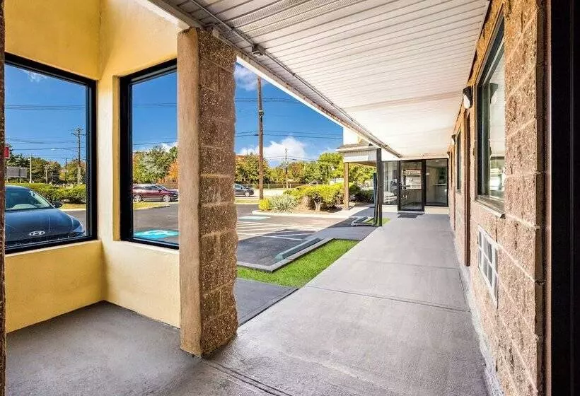 בית מלון כפרי Red Carpet Inn Edison