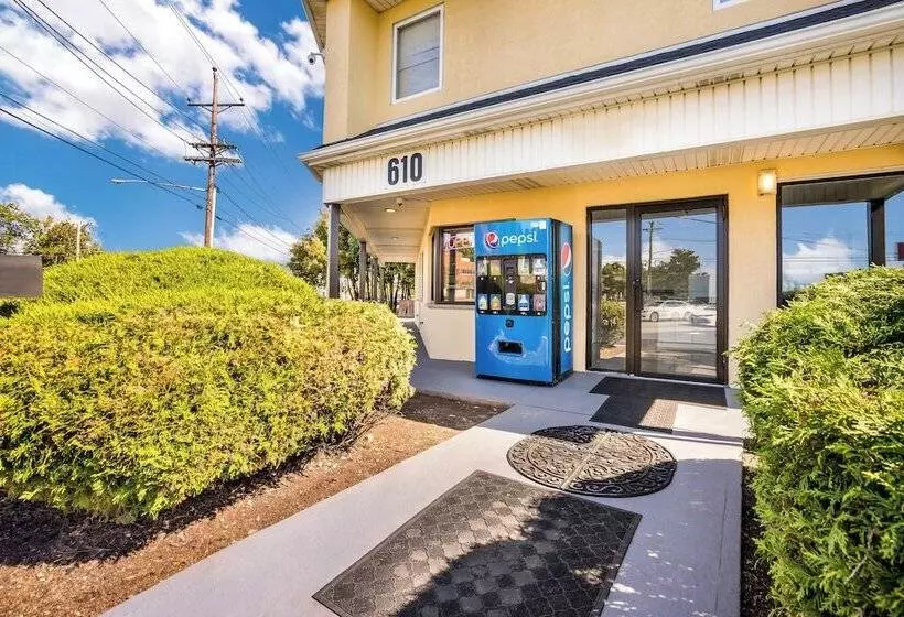 בית מלון כפרי Red Carpet Inn Edison