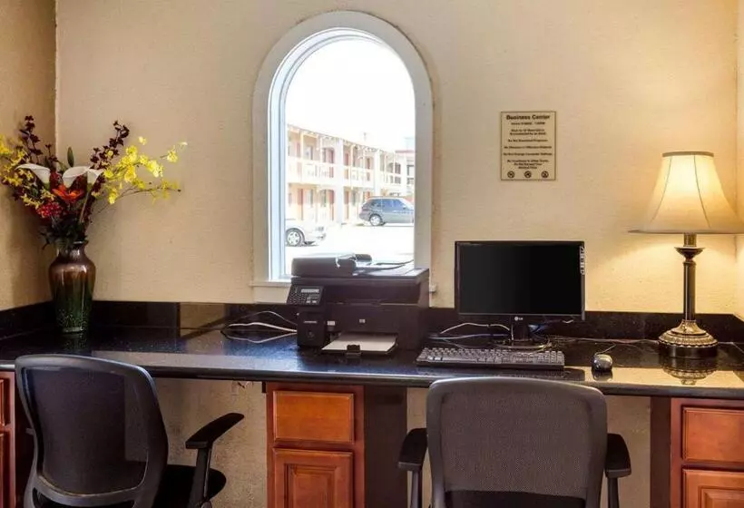 酒店 Sunrise Inn & Suites New Orleans