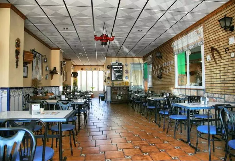 هتل Hostal Restaurante Milan Ii
