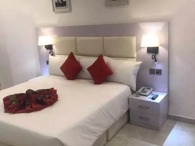 هتل Mesorein Luxury