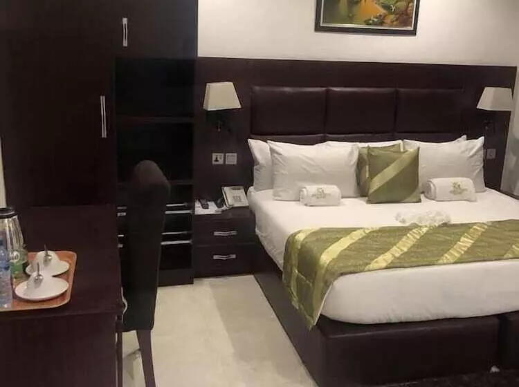 هتل Mesorein Luxury