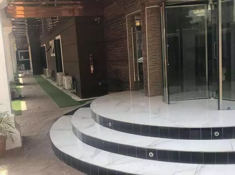 هتل Mesorein Luxury