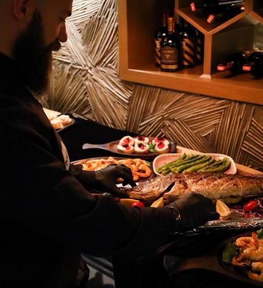 Dim S Hotel & Restaurant