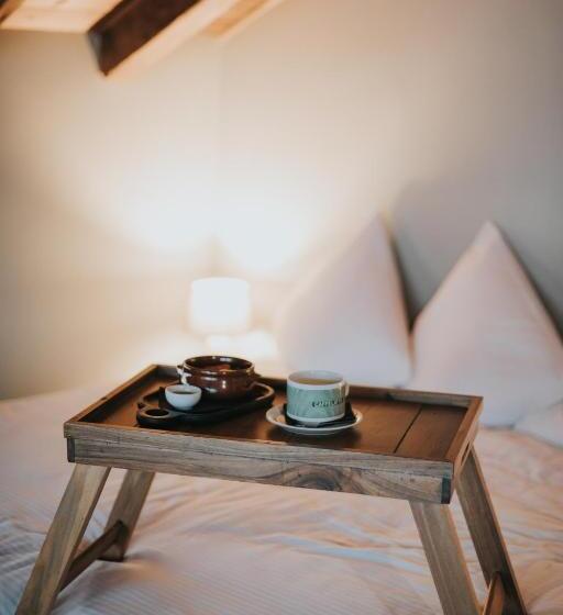 Dim S Hotel & Restaurant