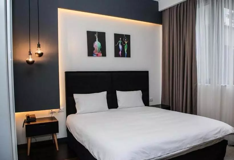 Dim S Hotel & Restaurant