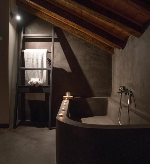 Dim S Hotel & Restaurant