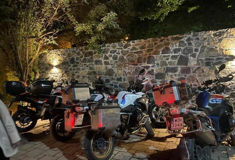 Dim S Hotel & Restaurant