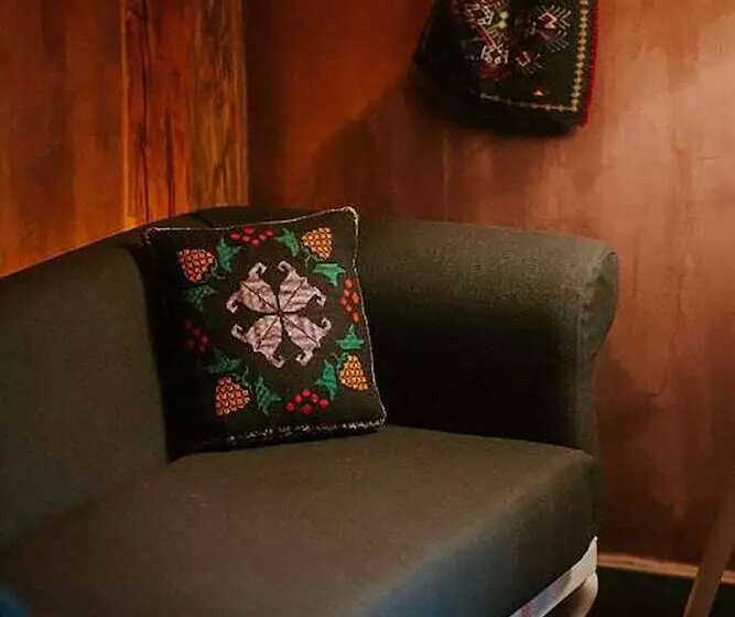 Dim S Hotel & Restaurant