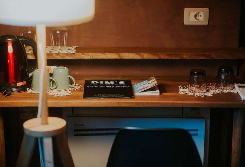 Dim S Hotel & Restaurant