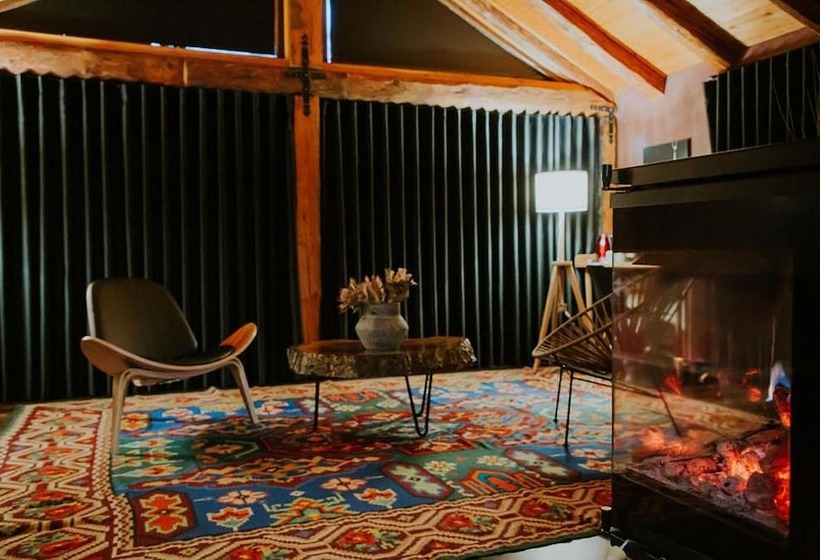 Dim S Hotel & Restaurant