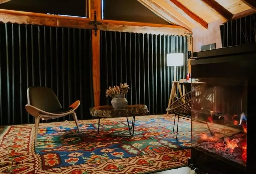 Dim S Hotel & Restaurant