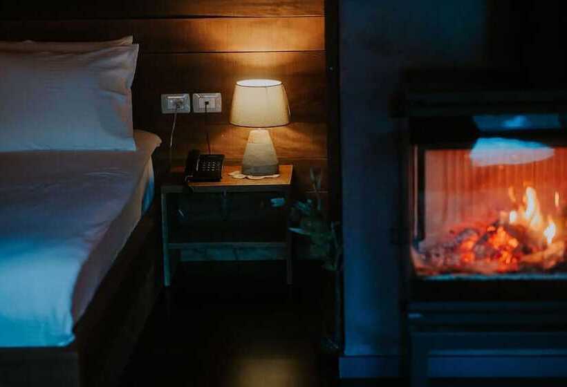 Dim S Hotel & Restaurant