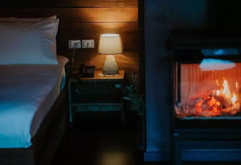 Dim S Hotel & Restaurant