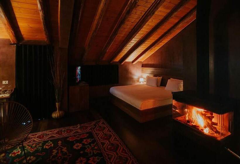 Dim S Hotel & Restaurant