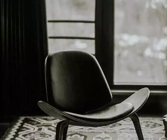 Dim S Hotel & Restaurant