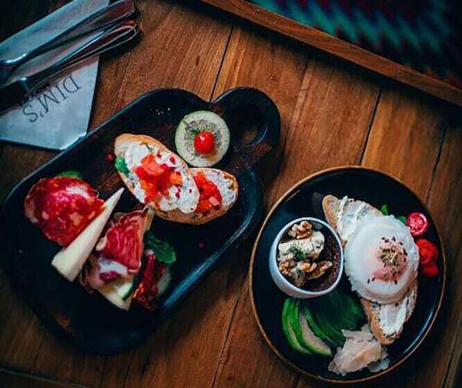 Dim S Hotel & Restaurant