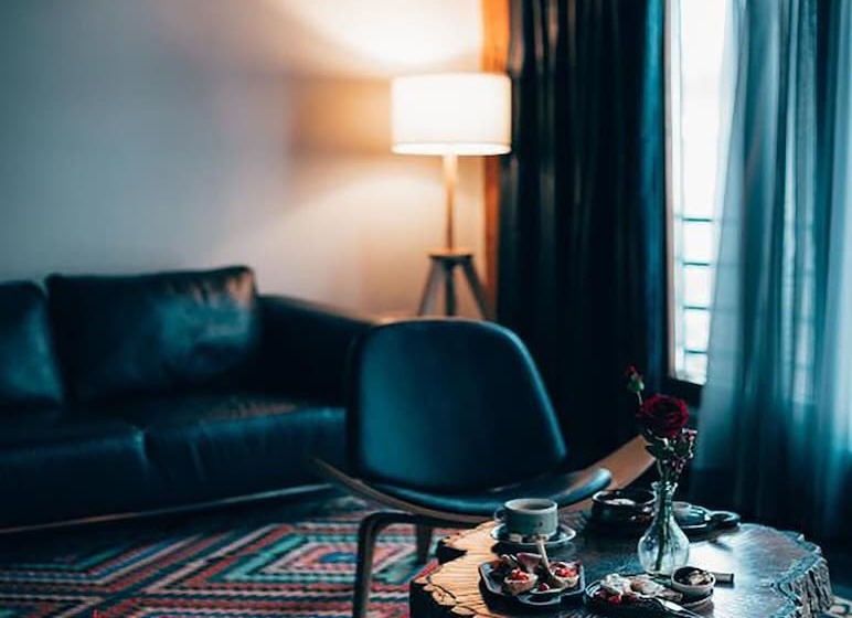 Dim S Hotel & Restaurant