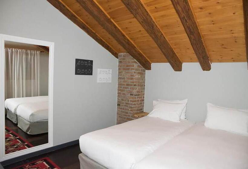 Dim S Hotel & Restaurant