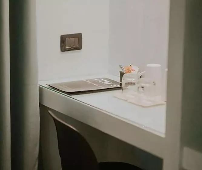 Dim S Hotel & Restaurant