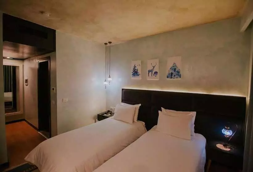 Dim S Hotel & Restaurant