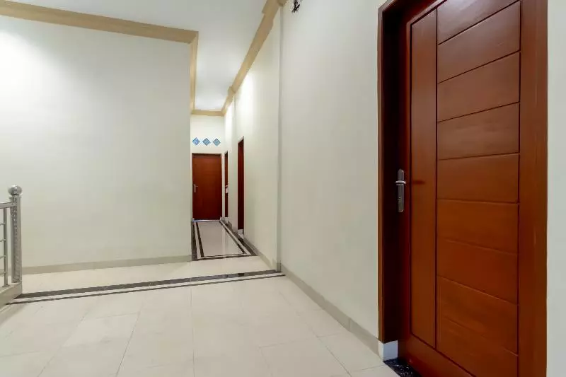 هتل Capital O 1585 Ring Road Residence