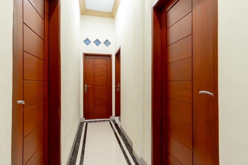 בית מלון כפרי Capital O 1585 Ring Road Residence