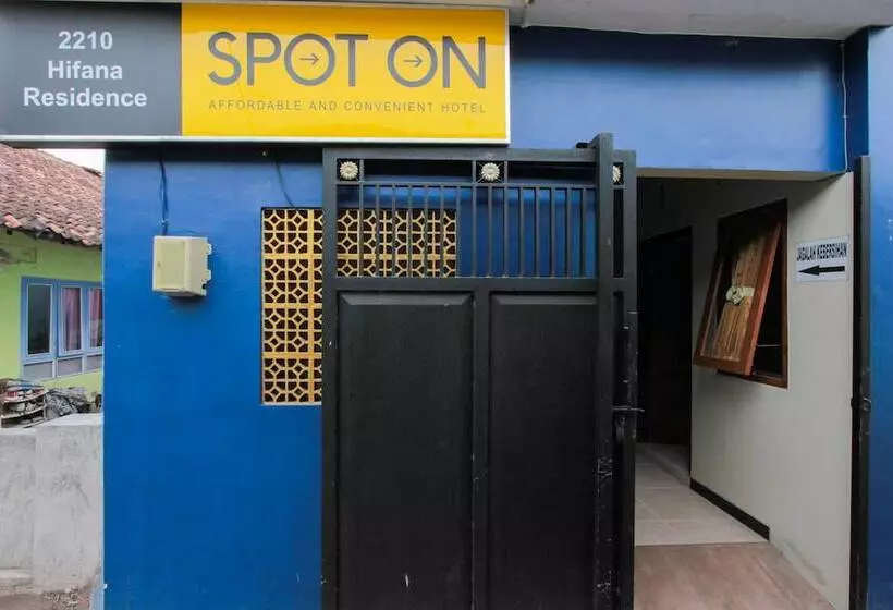 ホテル Spot On 2210 Hifana Residence