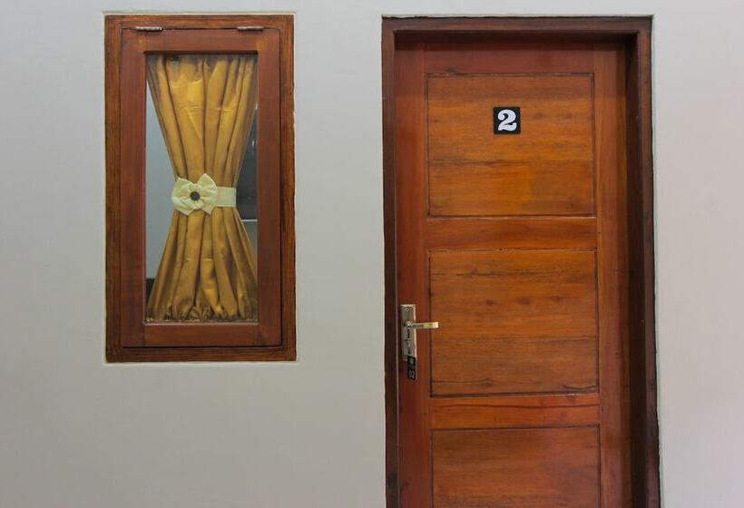 Otel Spot On 2210 Hifana Residence