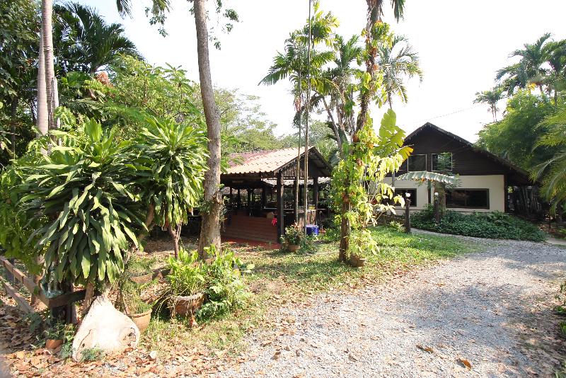 هتل Oyo 476 Ban Rimnam Resort