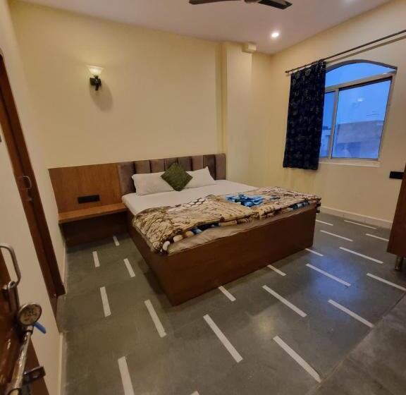 호텔 Shree Shivtam