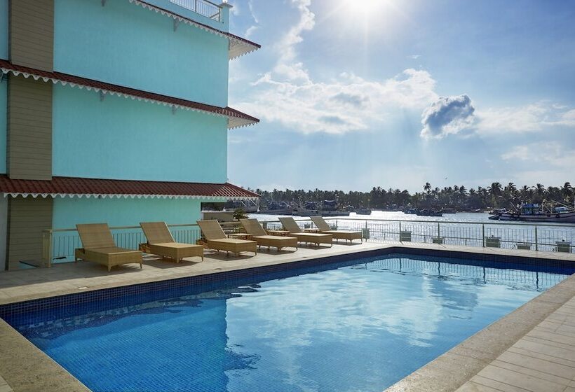 Indy Waterfront Resort