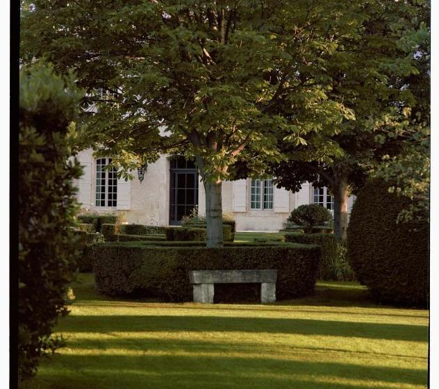 Отель Le Mas De Chabran