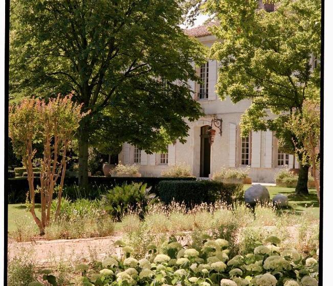 Отель Le Mas De Chabran