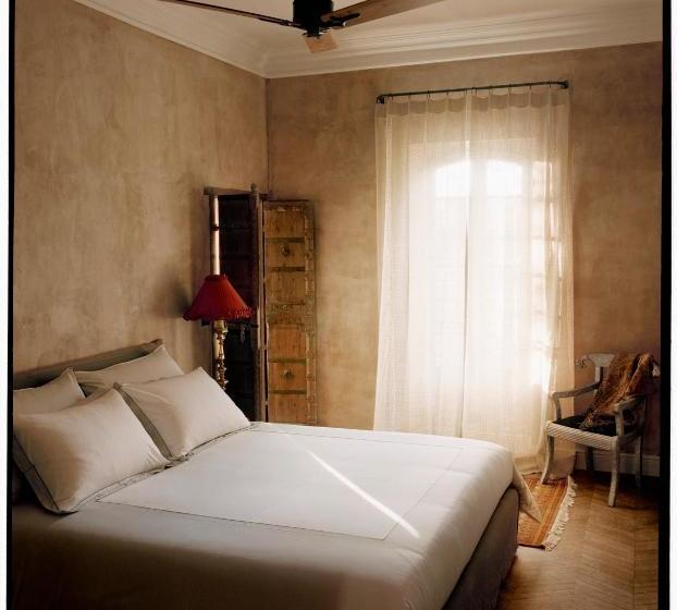 Отель Le Mas De Chabran